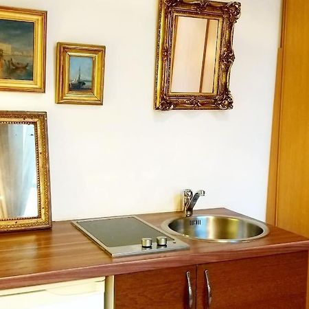 Small Luxurious Room In The Heart Of Saint Germain Paris Bagian luar foto