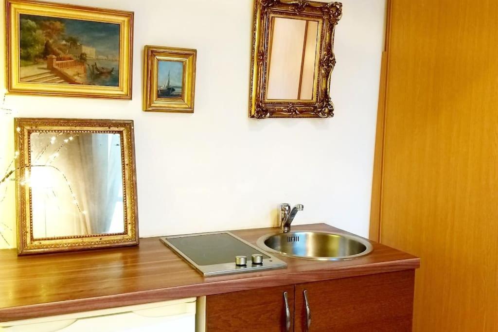 Small Luxurious Room In The Heart Of Saint Germain Paris Bagian luar foto